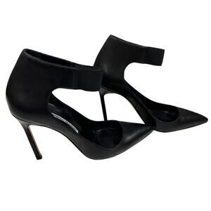 MANOLO BLAHNIK BLACK LEATHER POINTY TOE PUMPS WITH ANKLE STRAP SZ 8.5 EUC